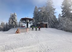Skiareál Lipno hlásí výborné lyžařské podmínky a od pátku spouští večerní lyžování