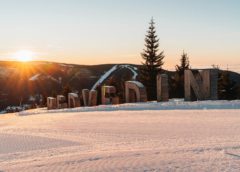 Slunce, sníh a volnější sjezdovky. Krkonoše lákají na jarní lyžování